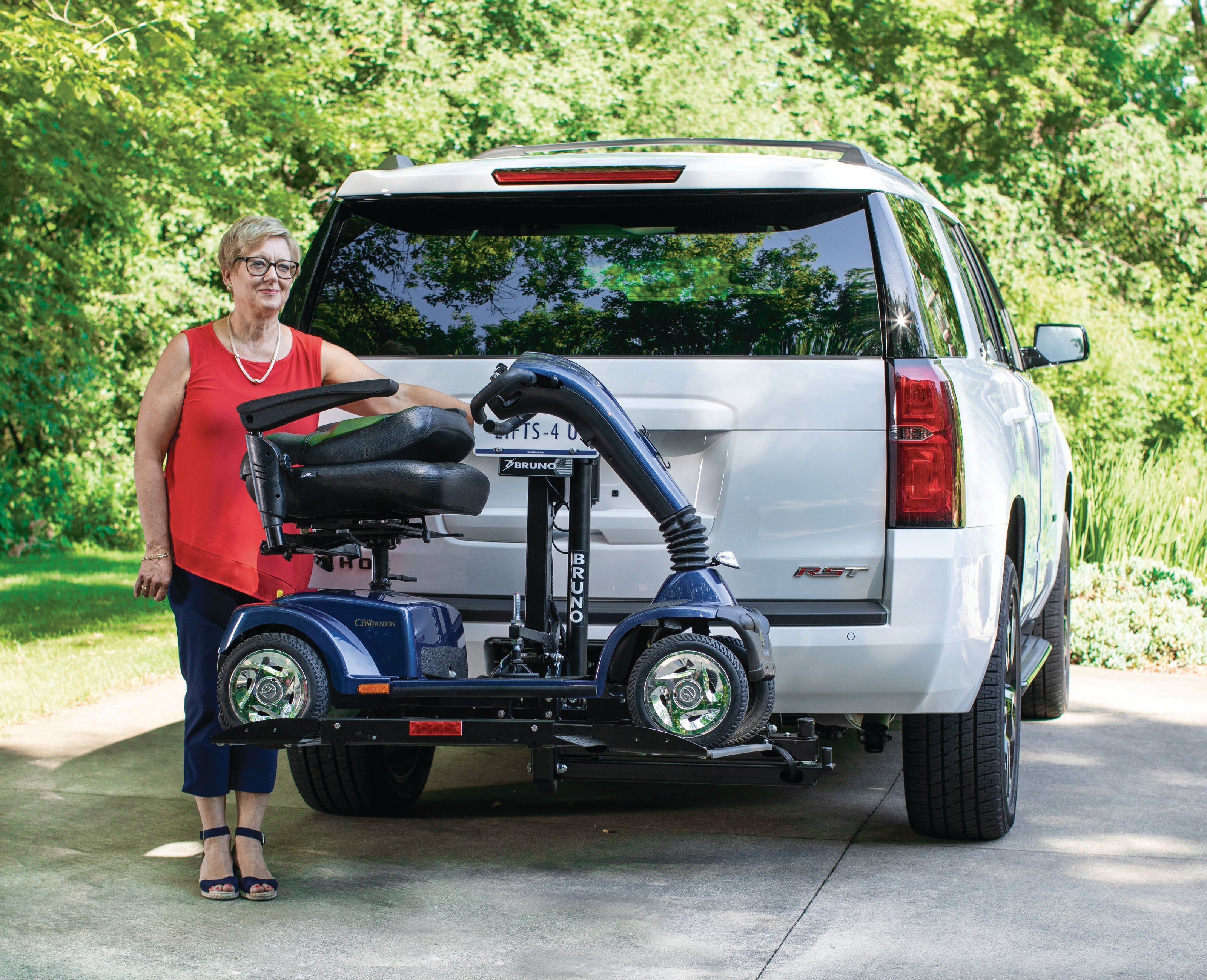 van with hitch vehicle lift with a woman and her van